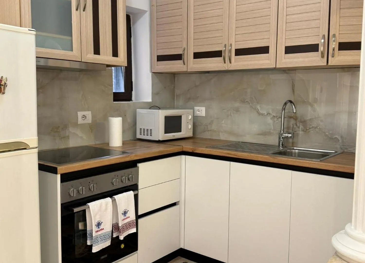 Apartment Central Comfort 2Br With Lush Living Room Tirana